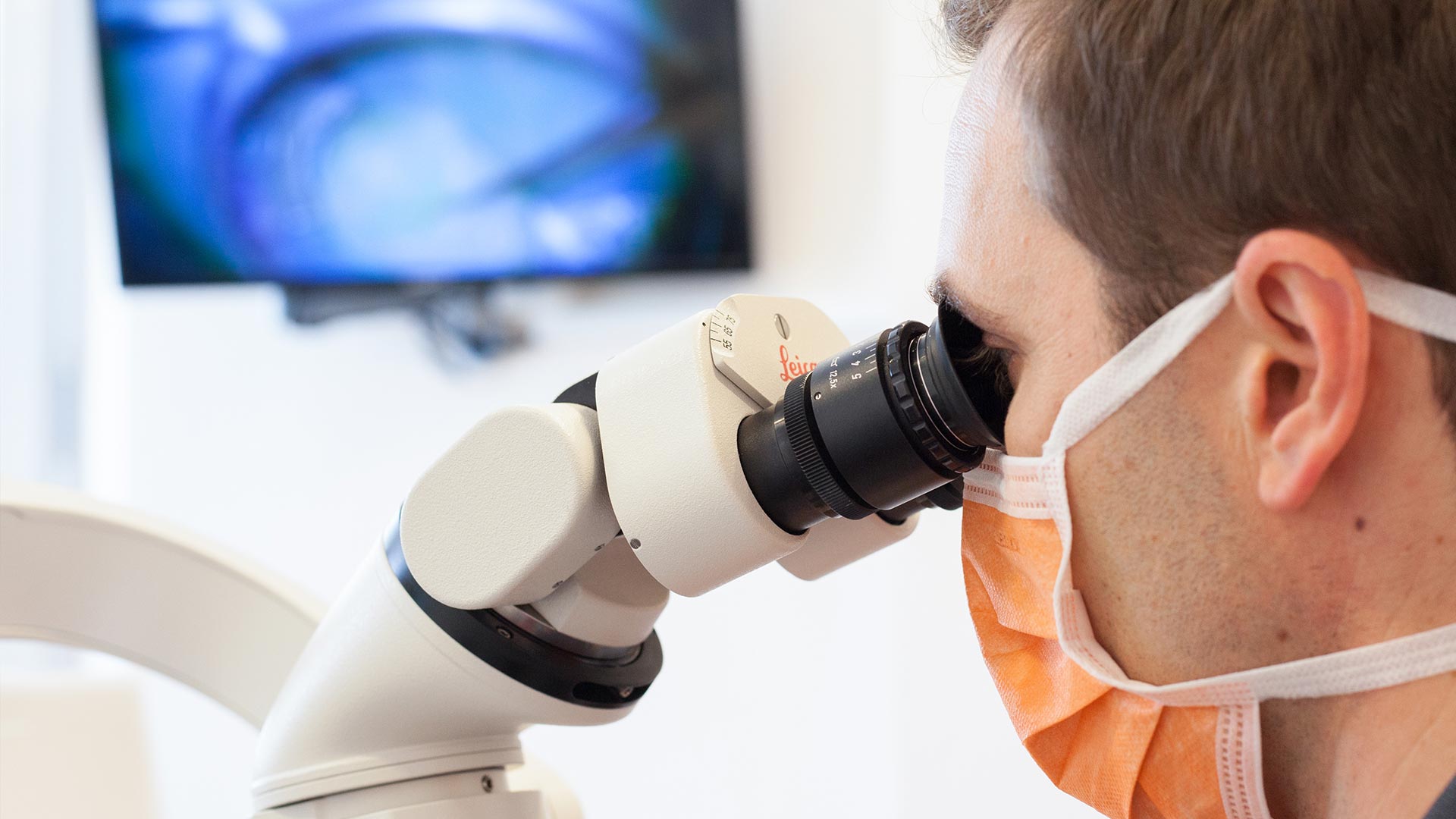 Wurzelbehandlung bei Freiburger Zahnarztpraxis mundharmonie Zahngesundheit - Mikroskop